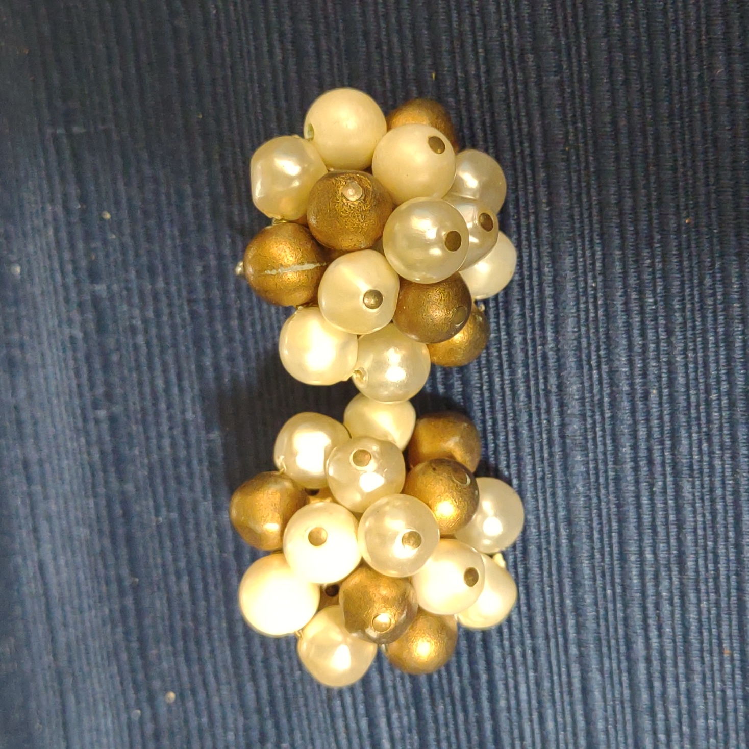 Vintage Laguna Clip On Gold And Pearl Baubles Plus 2 Free